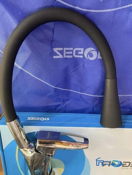 Змішувач для кухні одноважільний Zegor NOF4-F033KB гнучкий гусак Чорний NOF4-F033KB фото